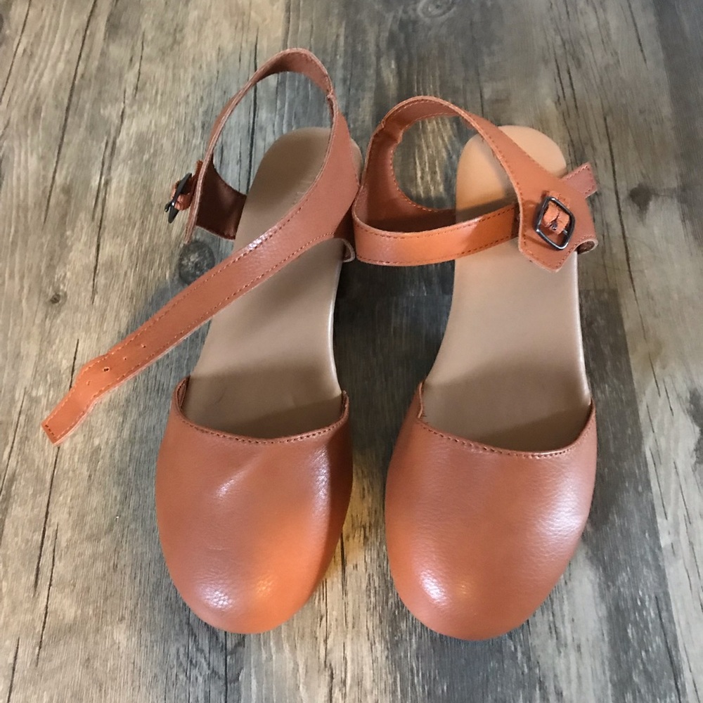 BRAND NEW close toe strap sandals